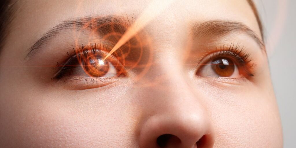 Opération des yeux pour ne plus porter de lunettes : quel budget
