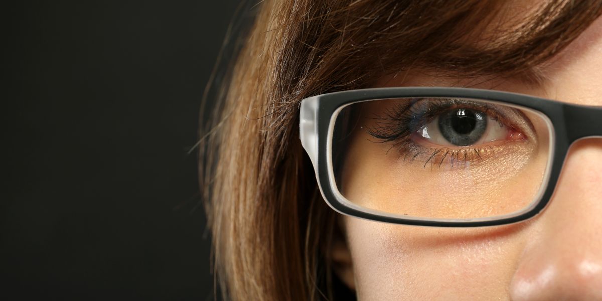 Opération des yeux pour ne plus porter de lunettes : quel budget